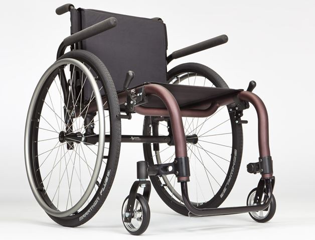 Custom lightweight wheelchair Tsunami ALX 1
